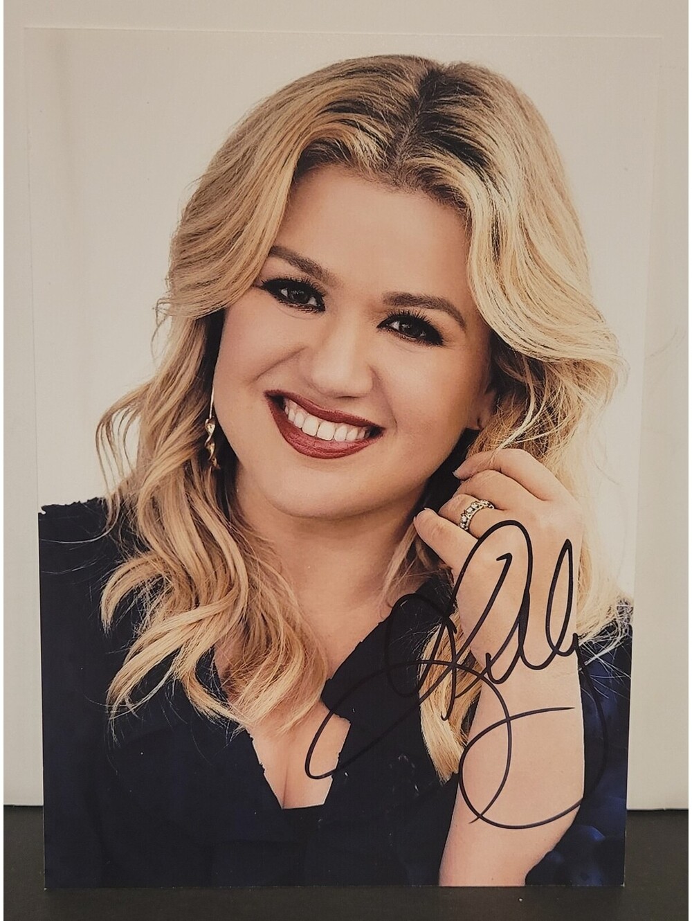 Kelly Clarkson Autographed Signed 5"x7" Photo